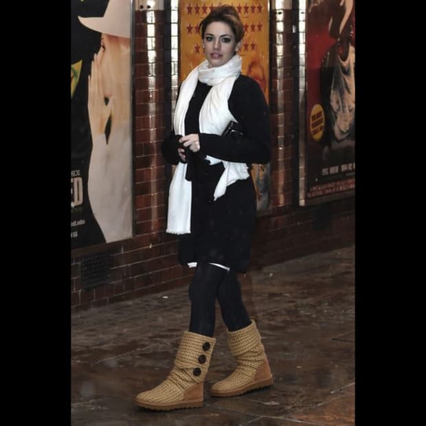 어그 UGG 카디 니트 부츠 (230-235) 베이지 핑크