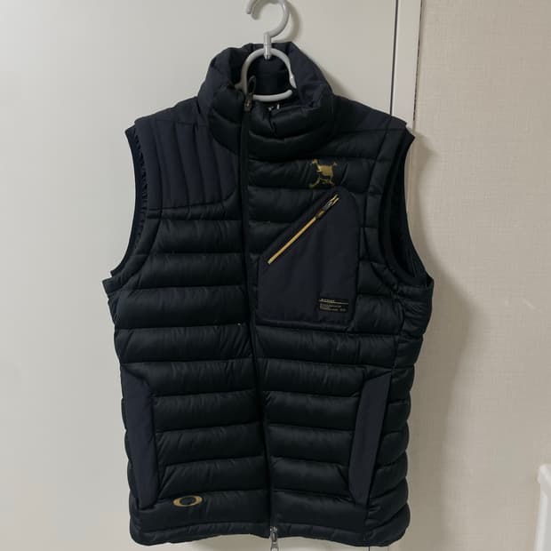 오클리 경량 패딩조끼