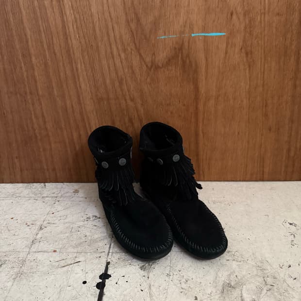 MINNETONKA  fringe suede boots