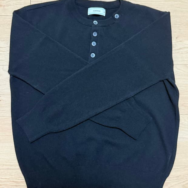 웨이비니스 헨리넥 블랙 니트