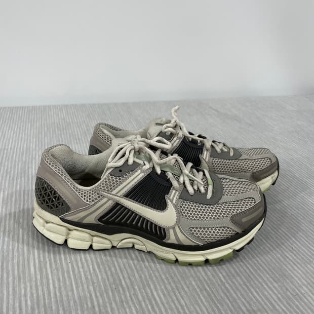 806) 나이키 줌 보메로 5 코블스톤 260mm