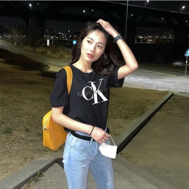 제니 ck검정 로고티