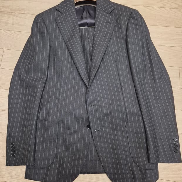 반니 비스포크 덕데일 원단 다크그레이 핀스트라이프 수트