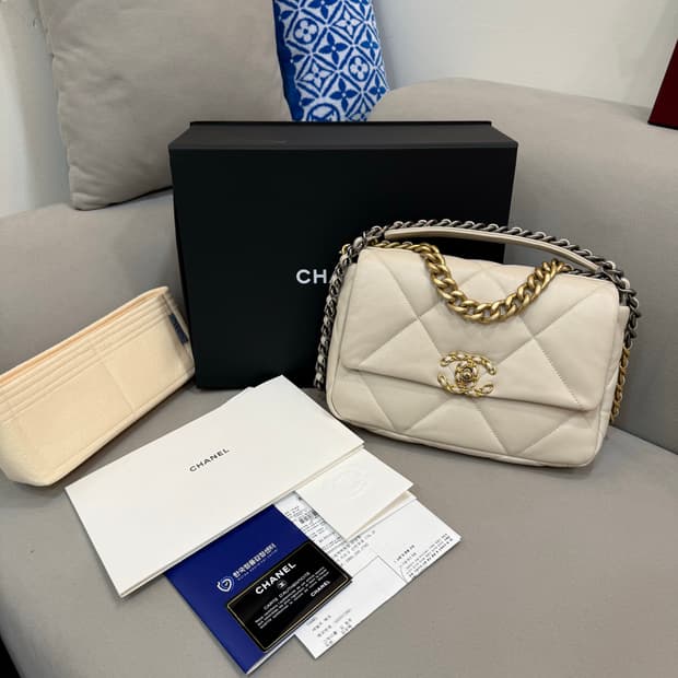 샤넬 19백 30번대 미디움 숄더백