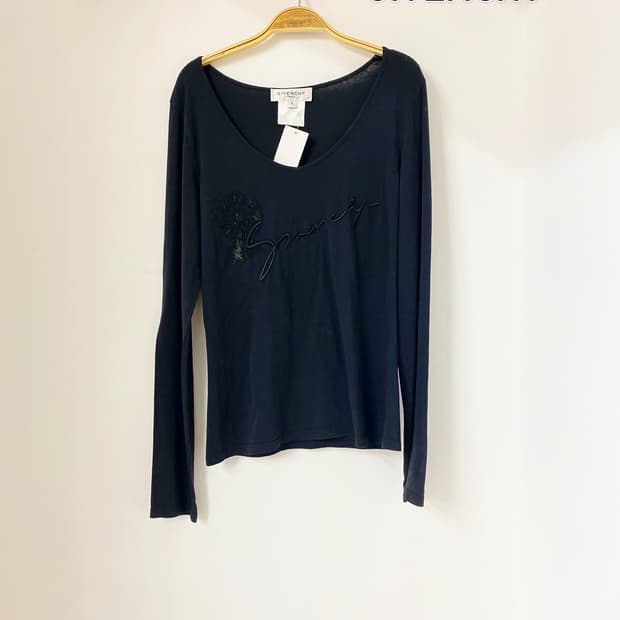 GIVENCHY 블랙 V넥 T