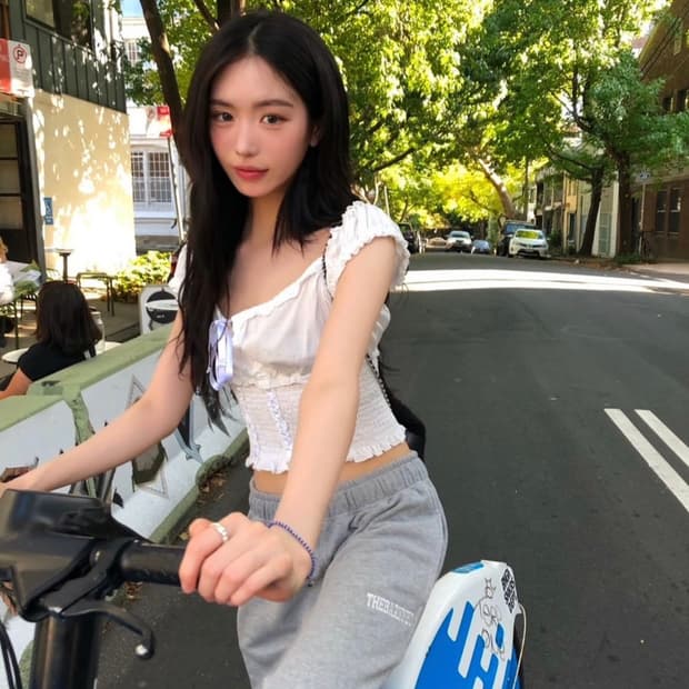 더바넷 스모크드 블라우스 화이트