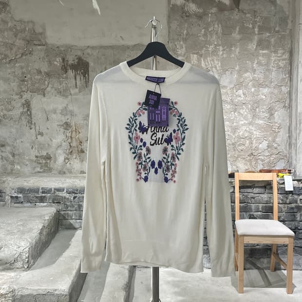 안나 수이 아이보리 플라워 엠브로이드 크루넥 니트