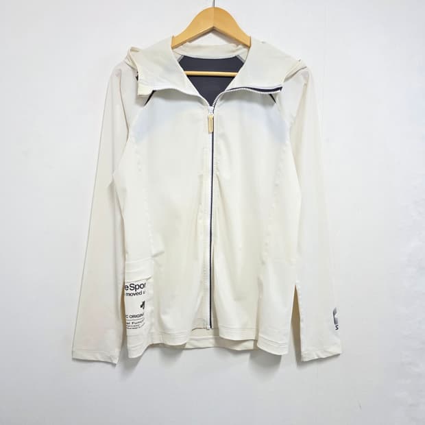 95) 데상트 후드 경량 스판 바람막이 아이보리