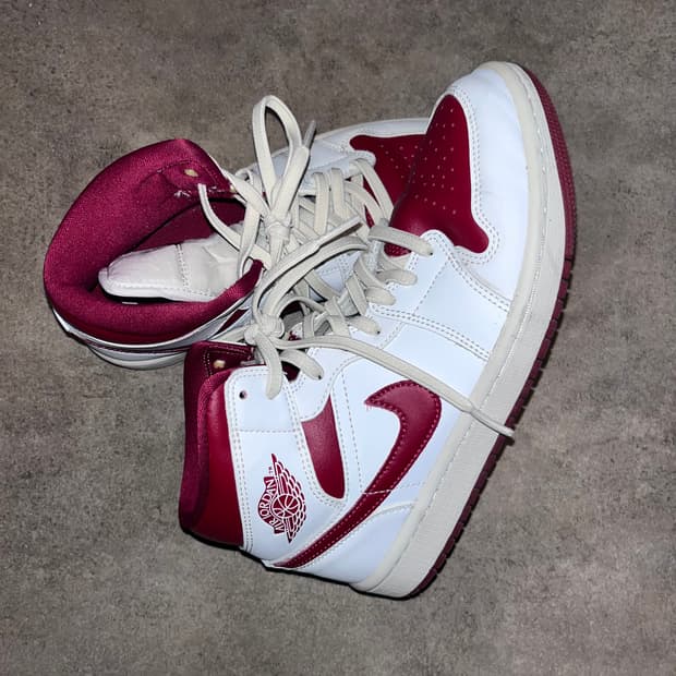 조던 미드1 챔피언쉽 레드