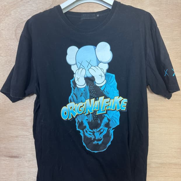 오리지날 페이크 카우스 티셔츠 ( Kaws) (Original Fake)