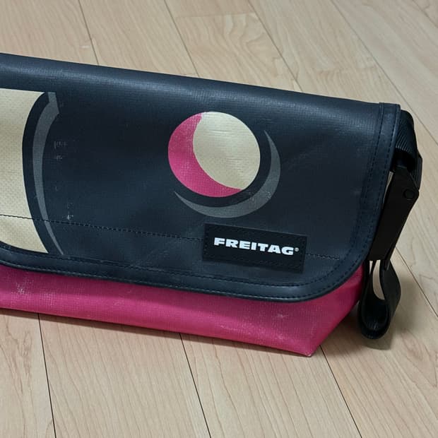 프라이탁 하와이파이브오 핫핑크 전사