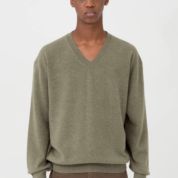 (3) 브라운야드 25FW 브이넥 니트 올리브 그레이
