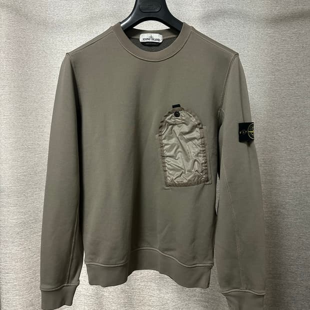 스톤아일랜드 라미플락 맨투맨 올리브카키 (M)