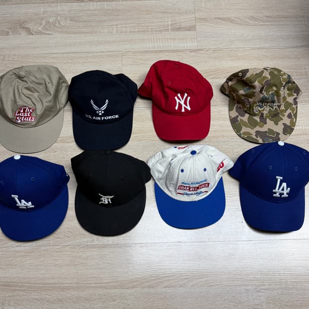 모자들 판매합니다 구매 의망하시면 문의 부탁드립니다! 해