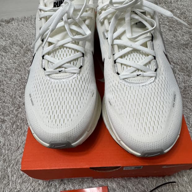 [270] 나이키 보메로 18 서밋 화이트 코코넛 밀크