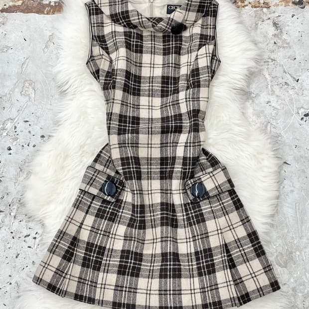 세실맥비 라떼갸루 버튼 플리츠 원피스