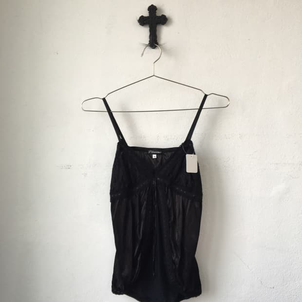 Lace point sleeveless