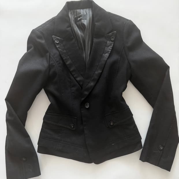 Roem black jacket