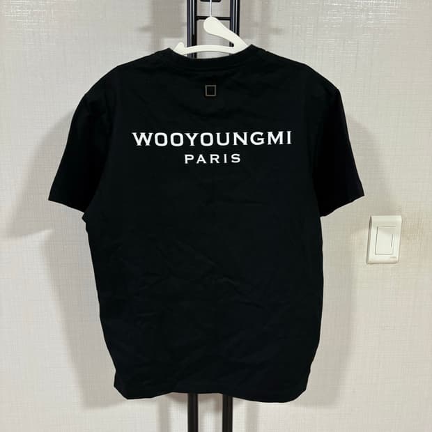 우영미 백로고 반팔 블랙