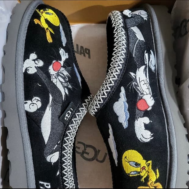 어그 x 팔라스 x 루니 툰 타스만 슬리퍼 블랙