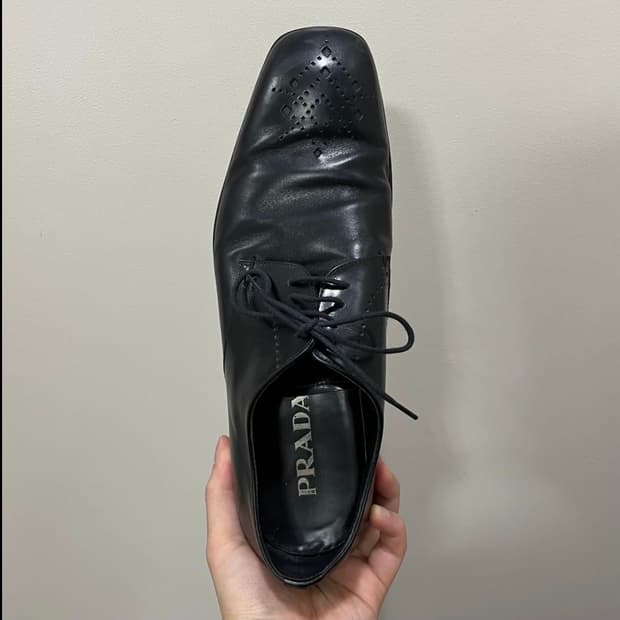 프라다 더비 슈즈