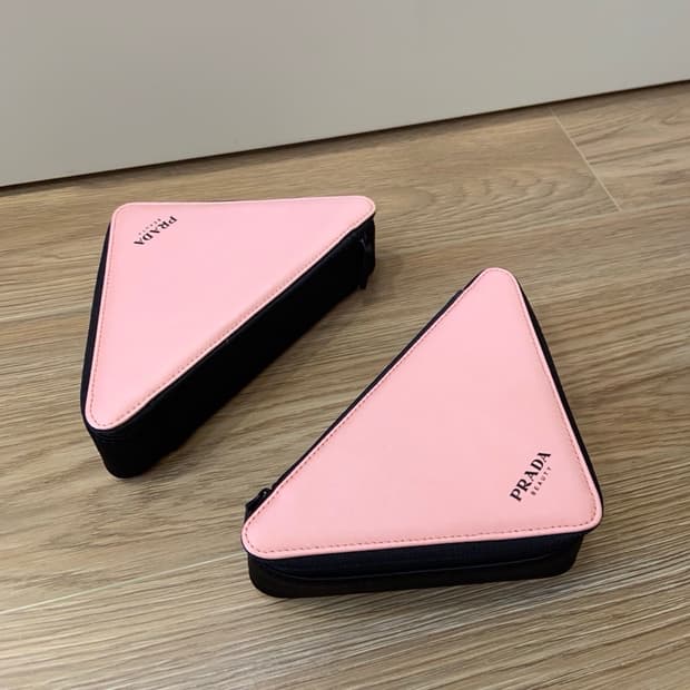 프라다뷰티 삼각 파우치 핑크