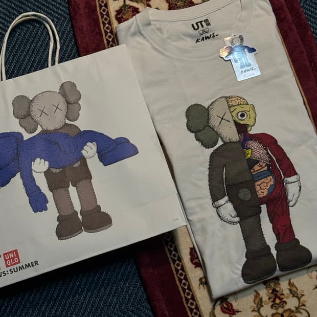 유니클로 UT KAWS 콜라보 반팔 티셔츠 카우스