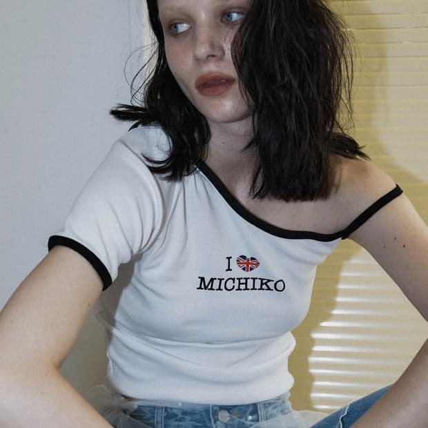미치코 코시노 런던 원숄더 반팔티