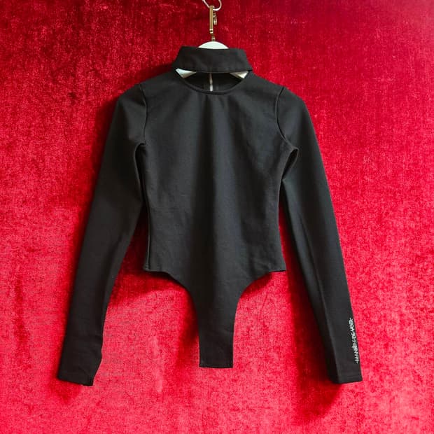 Maniere de vior 라운드 절개
하이넥 텐션 탑
