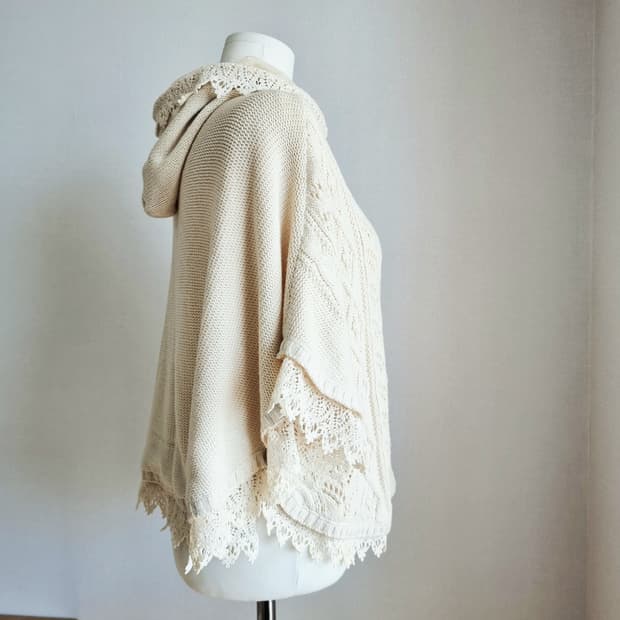 어스뮤직 아이보리 리버시블 니트 케이프 망토 상태최상