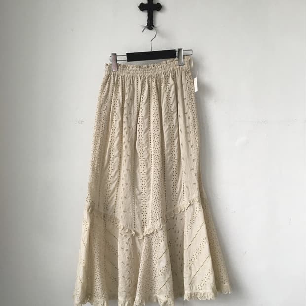 Punching pattern long skirt