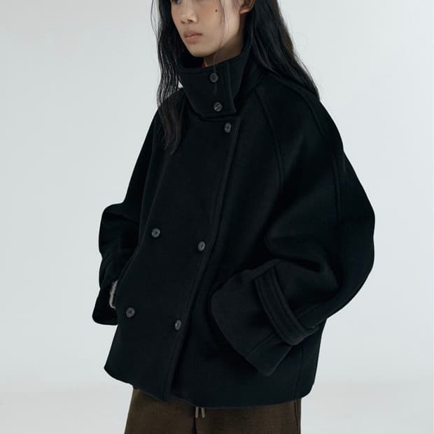 시야쥬 하이넥 오버핏 하프 코트 블랙