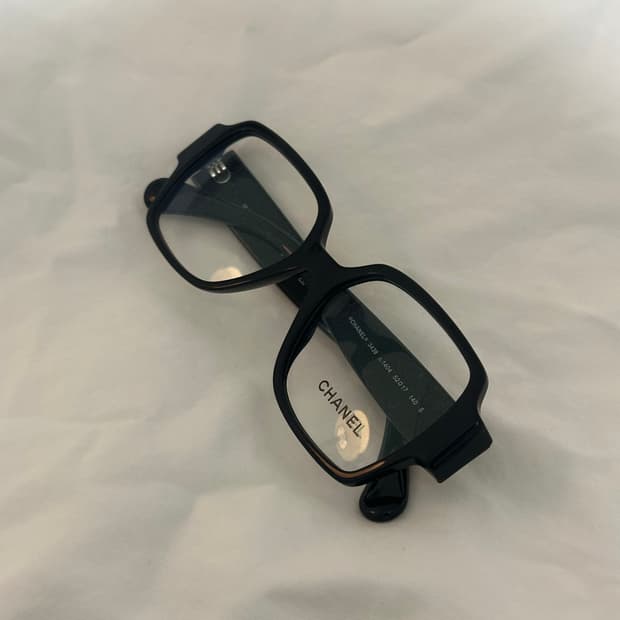 샤넬 로고 템플 스퀘어 안경