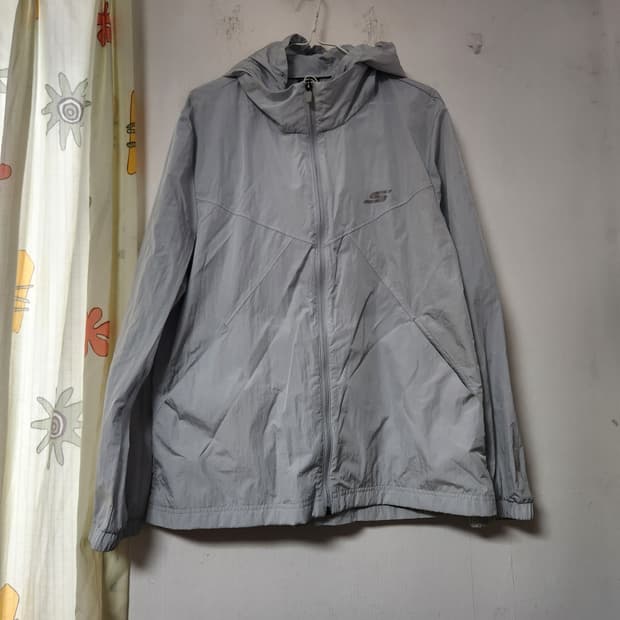 스케쳐스 바람막이 후드 자켓 그레이100