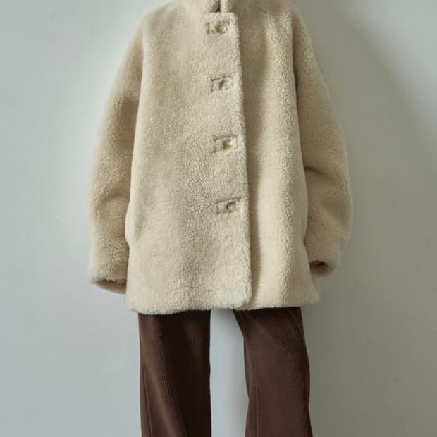 파사드패턴 램스울 퍼 하프코트 크림색