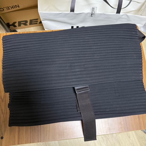 이세이미야케 옴므플리세 메신저백L