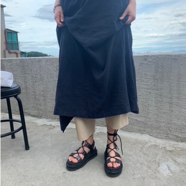 닥터마틴 나틸라 건메탈 샌들 신발 쿨거래 할인