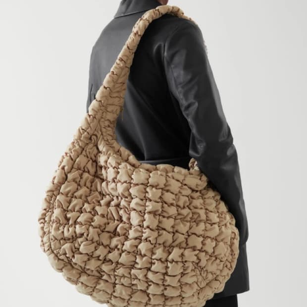 코스 COS 퀼티드 오버사이즈 - 베이지