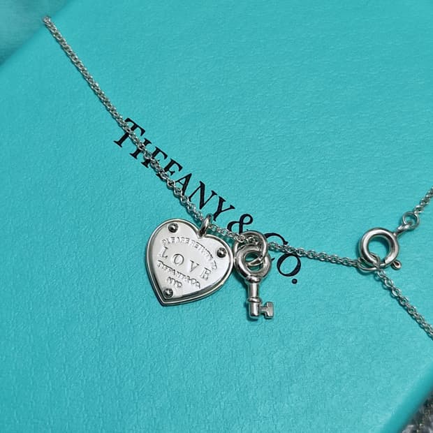 티파니앤코 러브 하트 키 목걸이