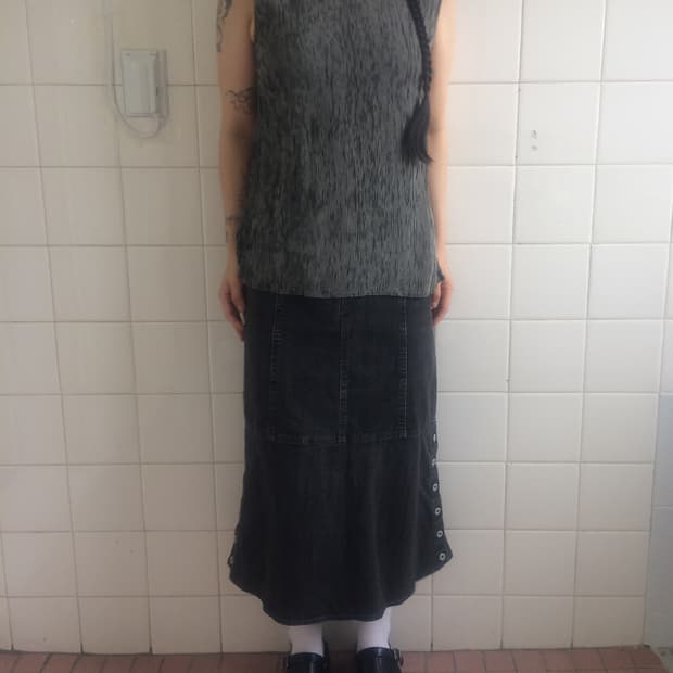 Pleats sleeveless