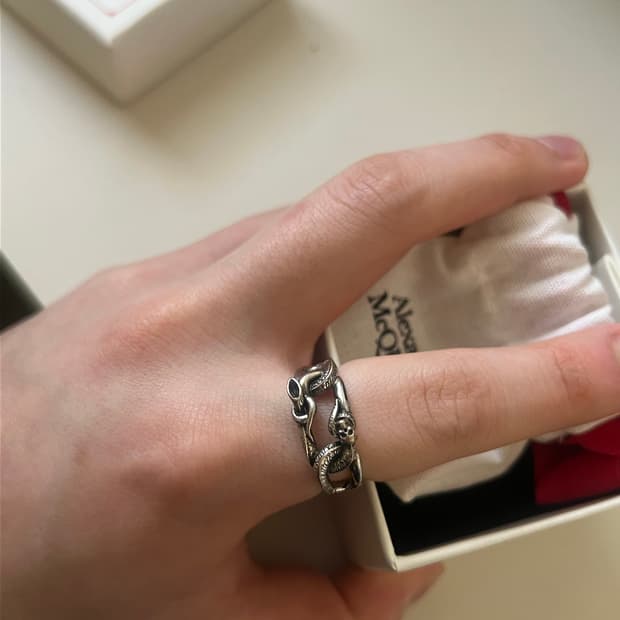 알렉산더 맥퀸 반지