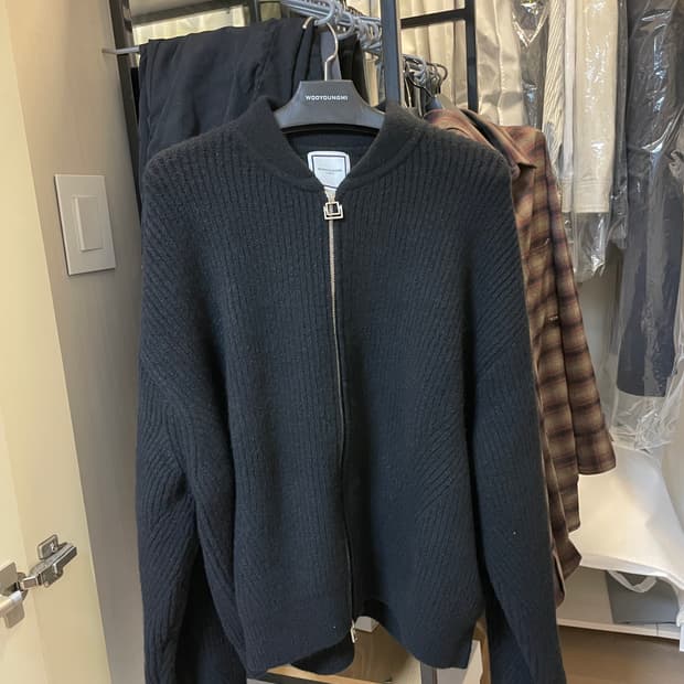 우영미 24fw 블랙 집업 스웨터 50사이즈