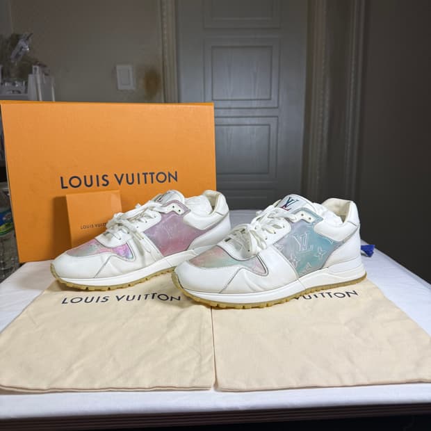 루이비통 프리즘 모노그램 런어웨이 스니커즈