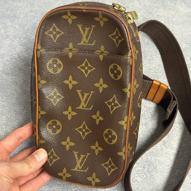 루이비통 겐지 모노그램 슬링백 