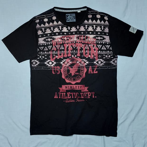 [LL] Jeaning Wild 웨스턴 컬리지 에스닉 프린팅 티셔츠