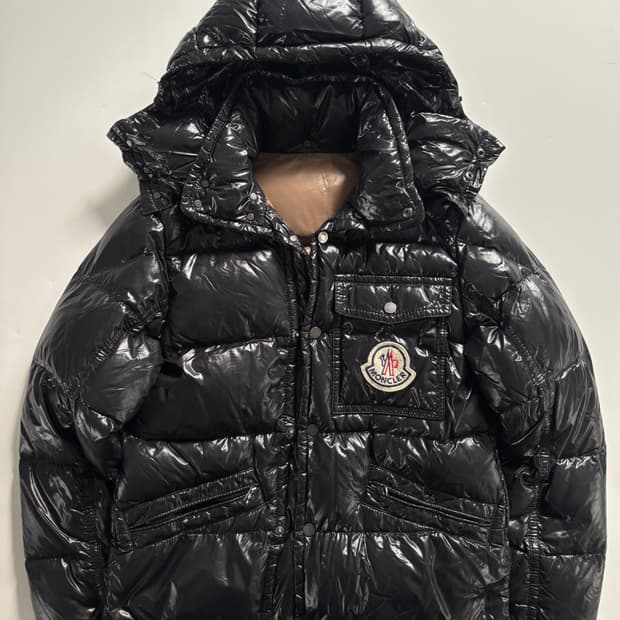 Moncler 몽클레어 블랙 유광 패딩