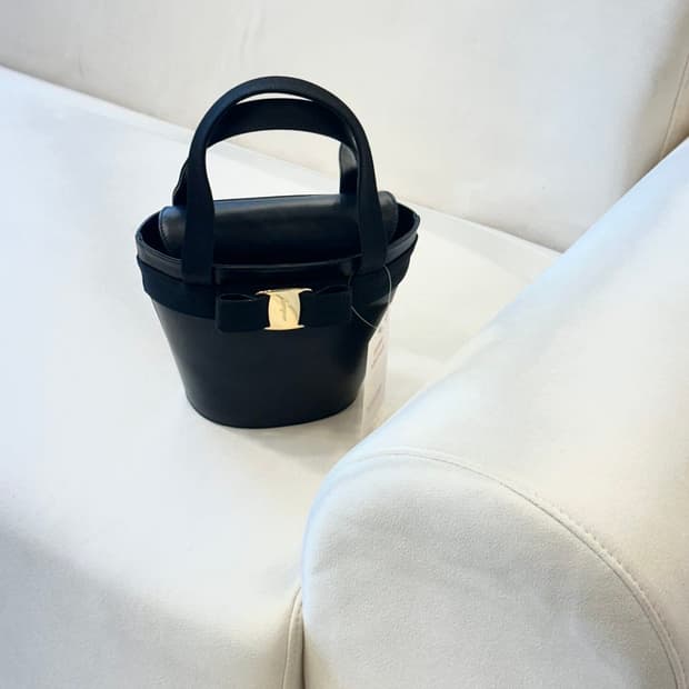 페라가모 바라 리본 버킷 토트백 (정품)