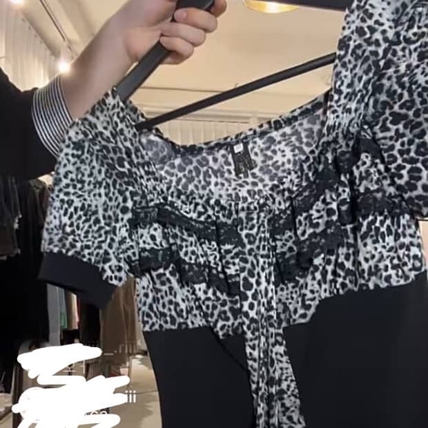 갸루 호피 레오파드 데라 아케호무 큐빈 반팔 티셔츠