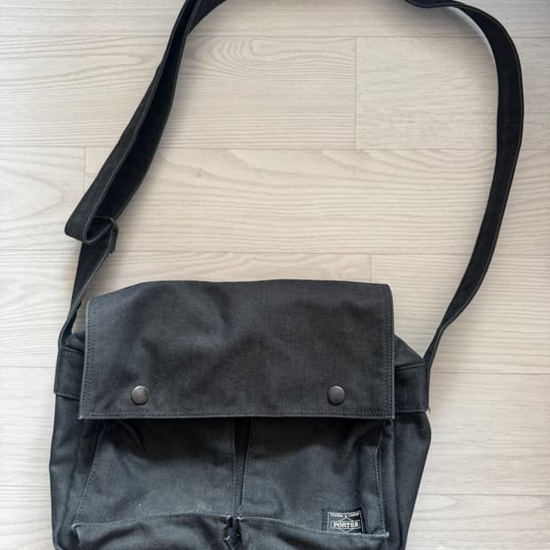 포터 차콜그레이 크로스백