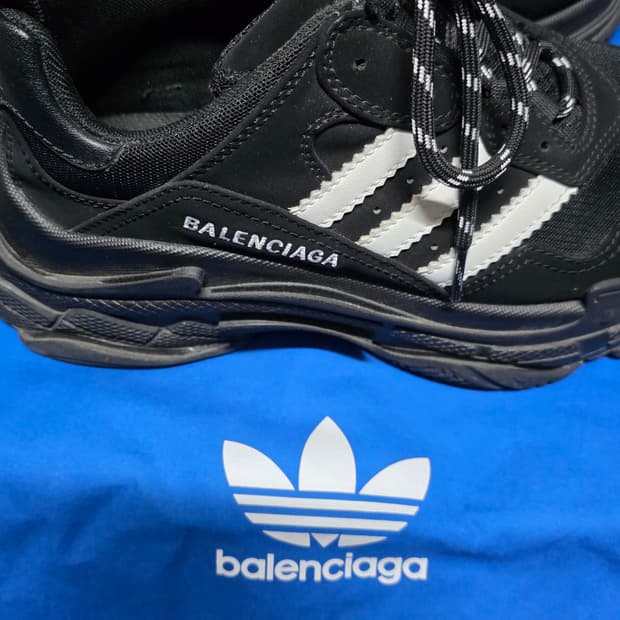 아디다스 발렌시아가 트리플S 블랙 41사이즈